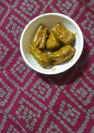 राई के मिर्च का अचार (rai ke mirch ka achar recipe in Hindi) रेसिपी मुख्य फोटो