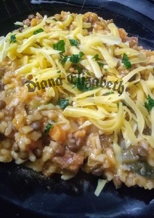 Una foto de Guiso de arroz con lentejas súper exprés.🤗👩🏼‍🍳