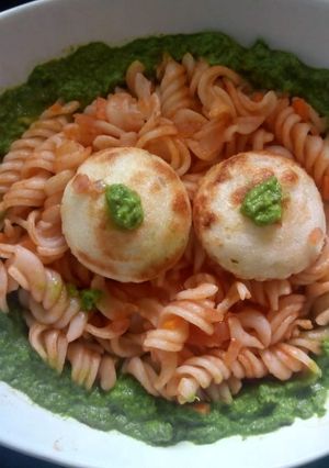 A picture of Appe pasta with pesto sauce.