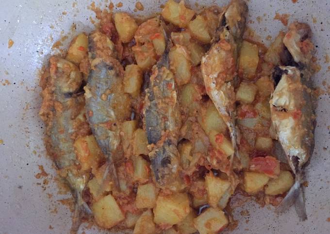 Sambal goreng kentang ikan selar (kembung)