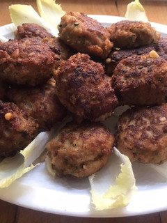 Una foto de Albóndigas chafadas o mini-hamburguesas...con brócoli 🥦