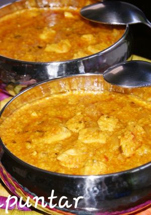 Una foto de Shorba Mhamsa (sopa de pollo marroquí) 🌙 🕌 🍜