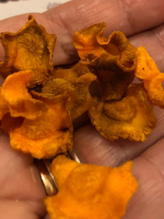Una foto de Snack de zanahorias casero, en freidora sin aceite..... una maravilla en 15 minutos! 😋😋😋