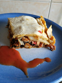 Una foto de Torta de pollo y verduras