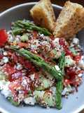 Quinoa-Spargel-Feta-Salat