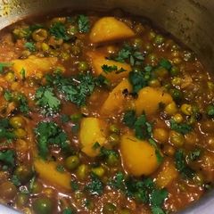 A picture of Aloo matar ki sabzi.
