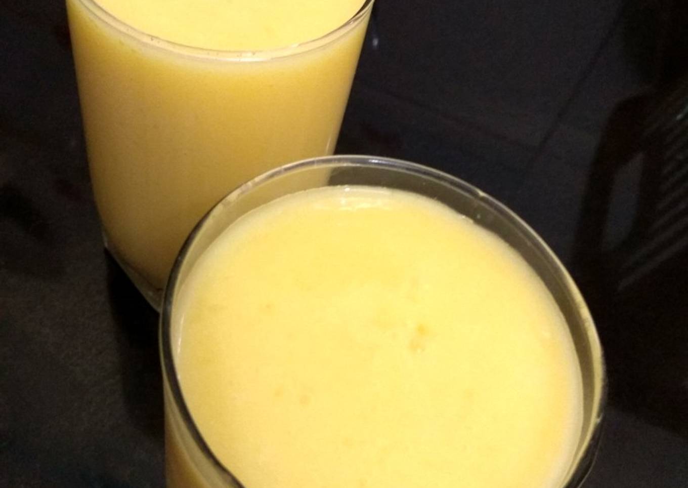 Mango yogurt shake