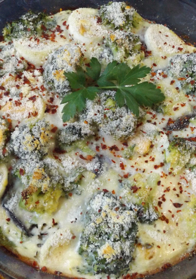 Una foto de Pastel de berenjenas con jamón y queso