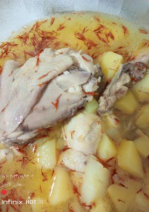 صورة لوصفة مرقة دجاج مع بطاطا ورز بالشعيرية طبق جانبي