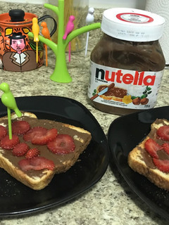 Una foto de Tostadas de Nutella con frutas