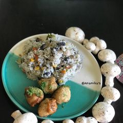 A picture of Garlic Mushrooms Green Peas and Sweet-Corn Fried Rice.