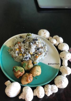 A picture of Garlic Mushrooms Green Peas and Sweet-Corn Fried Rice.