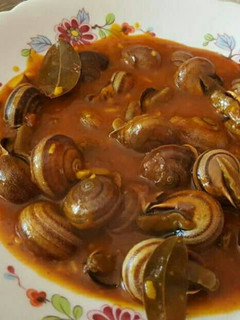 Una foto de Caracoles en salsa