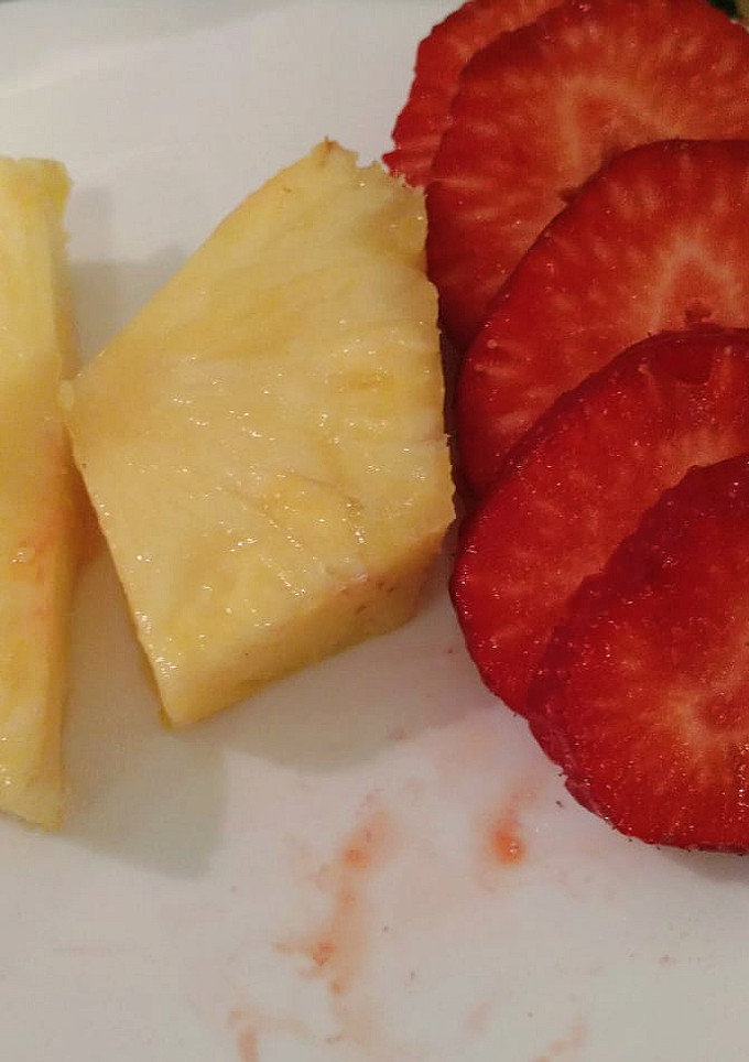 Una foto de Piña con fresas
