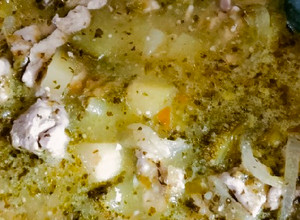 Una foto de Bistec en salsa verde con calabacitas y papas