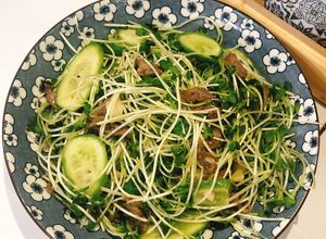 Hình của món Salad bò cải mầm.