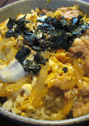 A picture of Delicious and Easy Oyakodon with Mentsuyu!.