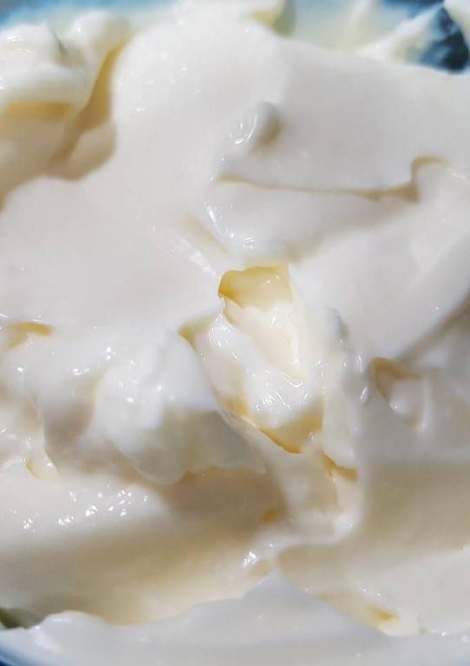 Una foto de Mayonesa casera con Ajo !!🥄