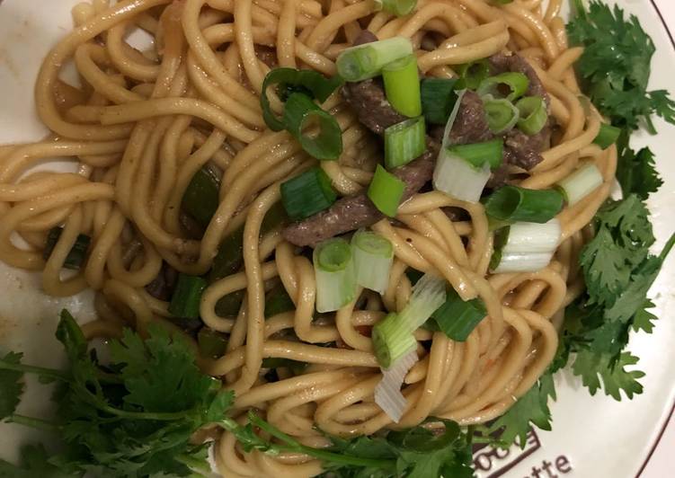 沙茶青椒牛肉炒麵