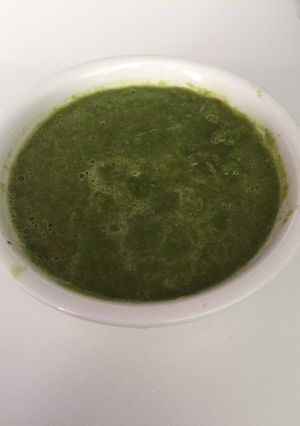 A picture of Green chutney.
