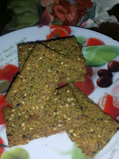 Una foto de Crackers de sarraceno y quinoa sin gluten veganas
