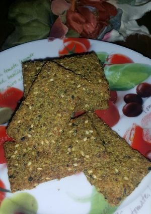 Una foto de Crackers de sarraceno y quinoa sin gluten veganas