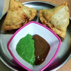 Spicy samosas A picture of Spicy samosas.
