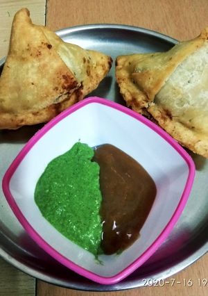 A picture of Spicy samosas.