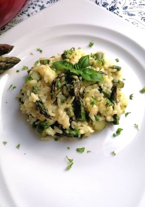Zdjęcie przepisu Risotto z zielonymi szparagami.