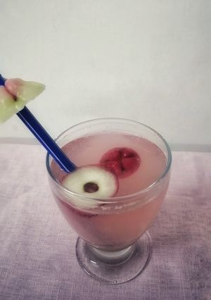 A picture of Jamrul Juice (Rose-Apple Juice).