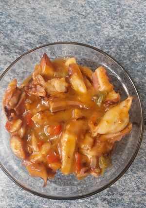 Una foto de Pulpo en salsa