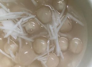 Hình của món Chè bột lọc nhân dừa.