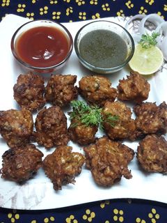 कोबी पकोडे (kobi pakoda recipe in marathi) रेसिपी चे मुख्य फोटो