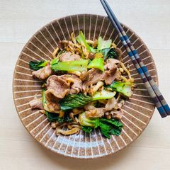 A picture of Beef and garlic mushrooms in ginger shoyu sauce.