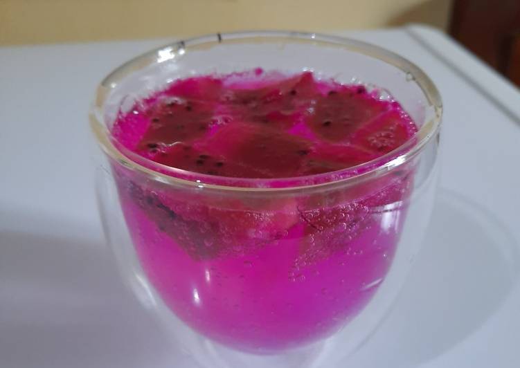 Resep masakan Sparkling Dragon Fruit with Nata de Coco | Cara Bikin Sparkling Dragon Fruit with Nata de Coco Yang Enak Dan Mudah