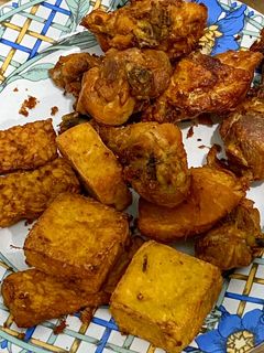 Foto resep Ayam tahu tempe goreng lengkuas