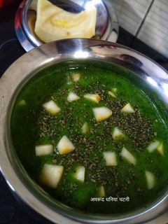 अमरूद धनिया चटनी (amrood dhaniya chutney recipe in Hindi) रेसिपी मुख्य फोटो