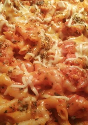 Una foto de Macarrones con salchichas y atún