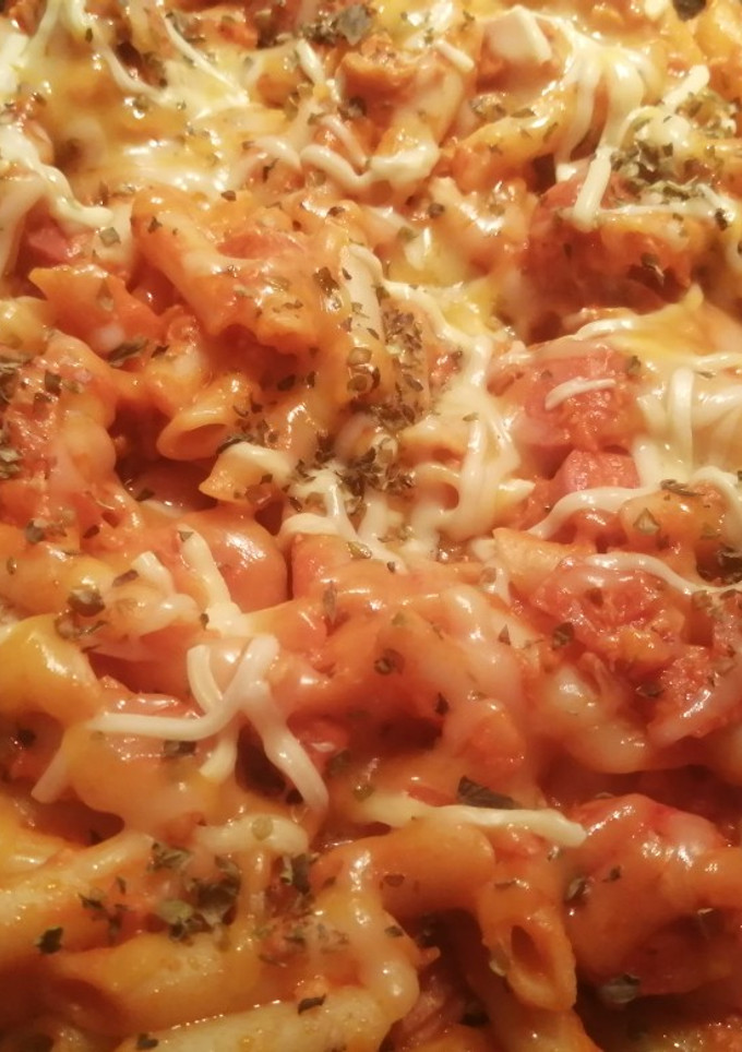 Una foto de Macarrones con salchichas y atún