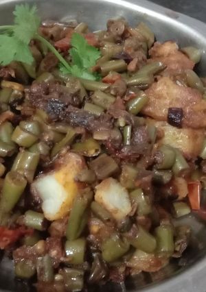 बीन्स आलू की सब्जी (Beans aloo ki sabji recipe in hindi) रेसिपी मुख्य फोटो