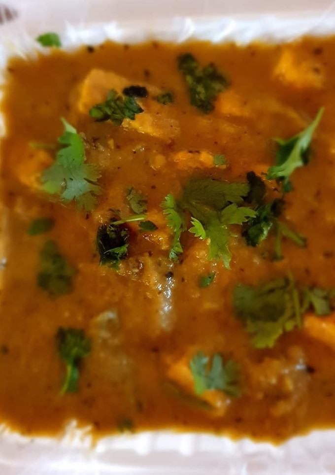 A picture of Dum paneer.