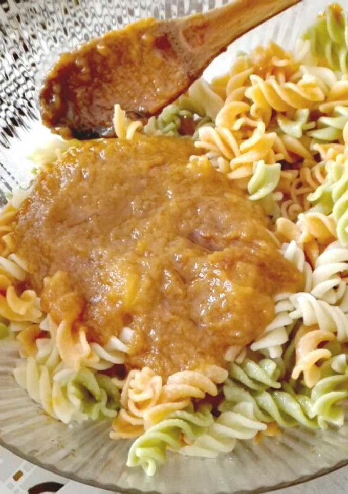 Una foto de Ensalada de pasta vegetal y atún