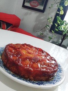 Una foto de Torta de manzana invertida
