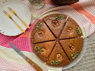 کیک رژیمی بدون شکر و روغن و آرد با جو دو سر پرک