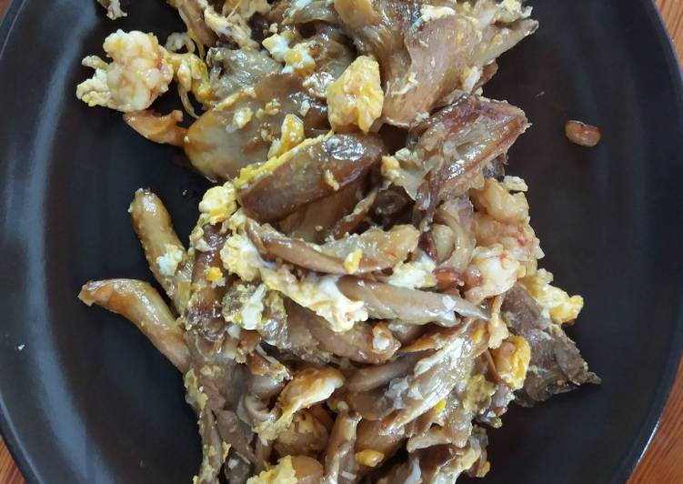 Revuelto de setas y gambomes