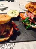 Chicken Burger bacon crispy con queso de cabra y salsa de mostaza y miel 🍔😍