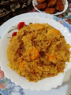 চিংড়ি মাছের খিচুড়ি (Chingri macher khichuri recipe in Bengali) রেসিপির প্রধান ছবি