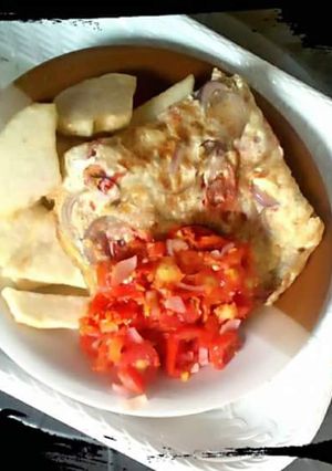 A picture of Fried Yam with fried eggs and sauce.