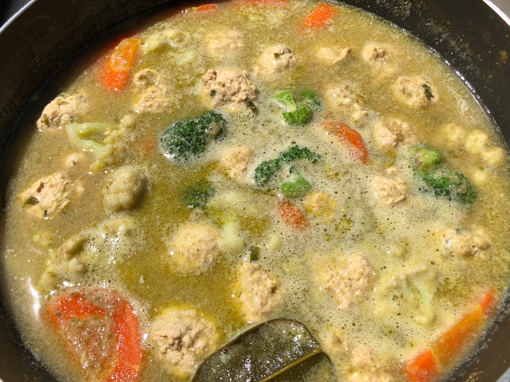 Anti Ribet, Membuat Chicken meat ball Green curry Ekonomis Untuk Dijual