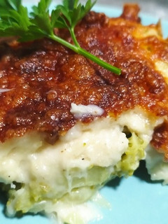 Una foto de Brócoli 🥦 gratinado con bacon 🥓